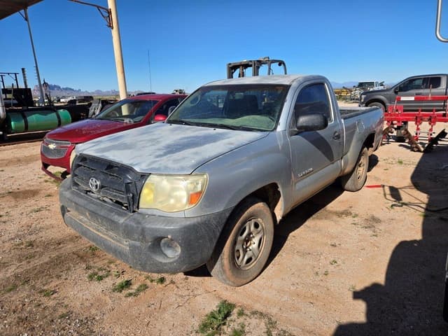 Image of Toyota Tacoma equipment image 2