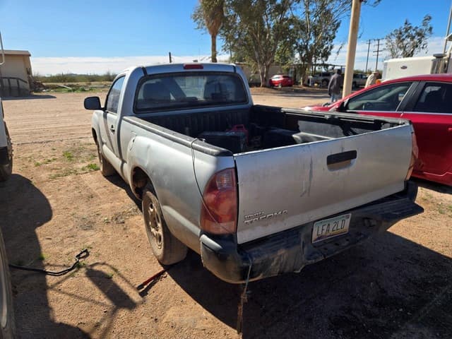 Image of Toyota Tacoma equipment image 3