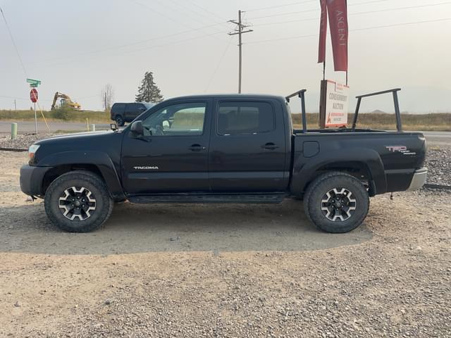 Image of Toyota Tacoma equipment image 1