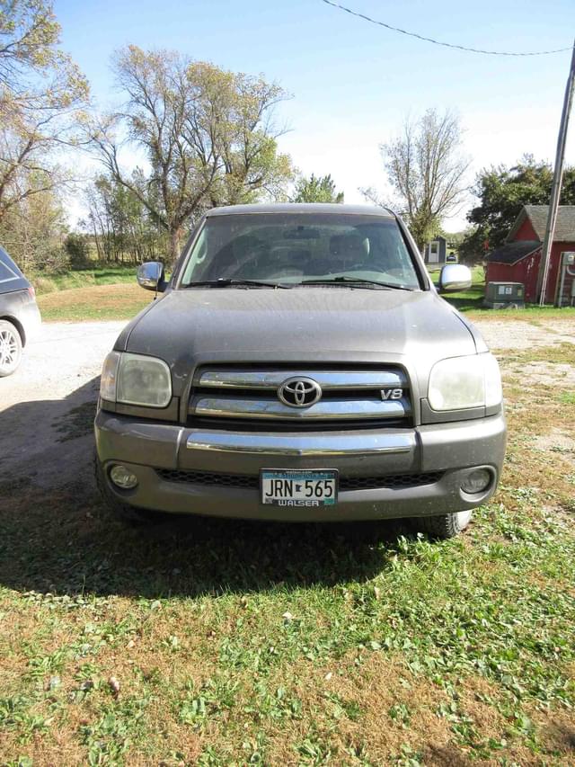 Image of Toyota Tundra SR5 equipment image 2