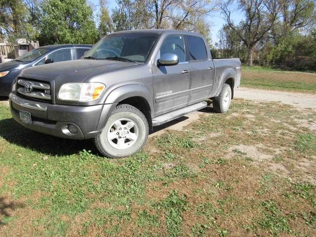 Image of Toyota Tundra SR5 equipment image 1
