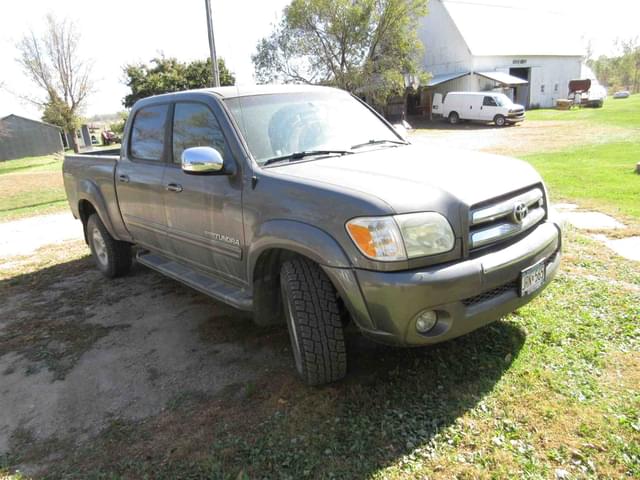 Image of Toyota Tundra SR5 equipment image 3