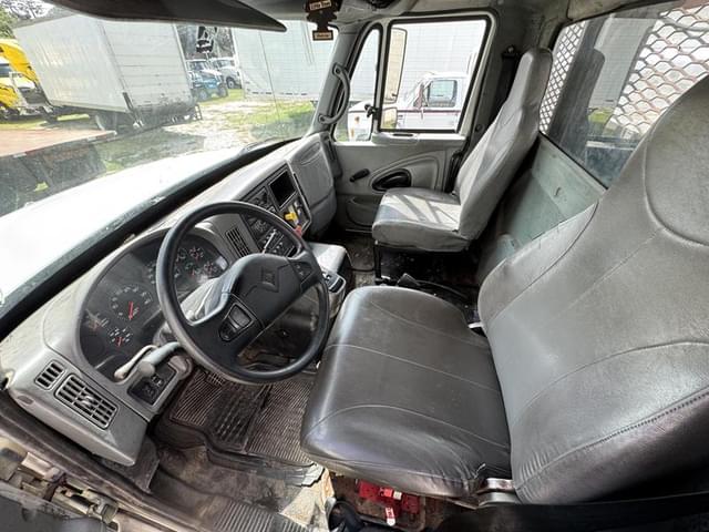 Image of International 7600 equipment image 4