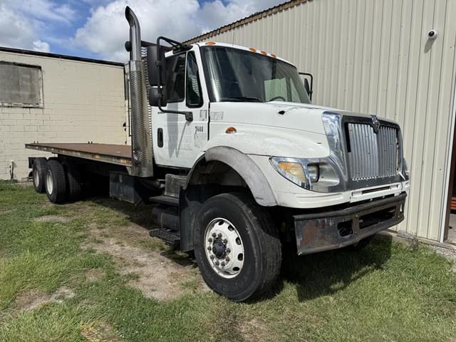 Image of International 7600 equipment image 1