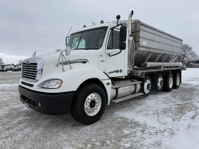 Image of Freightliner CL120 equipment image 3