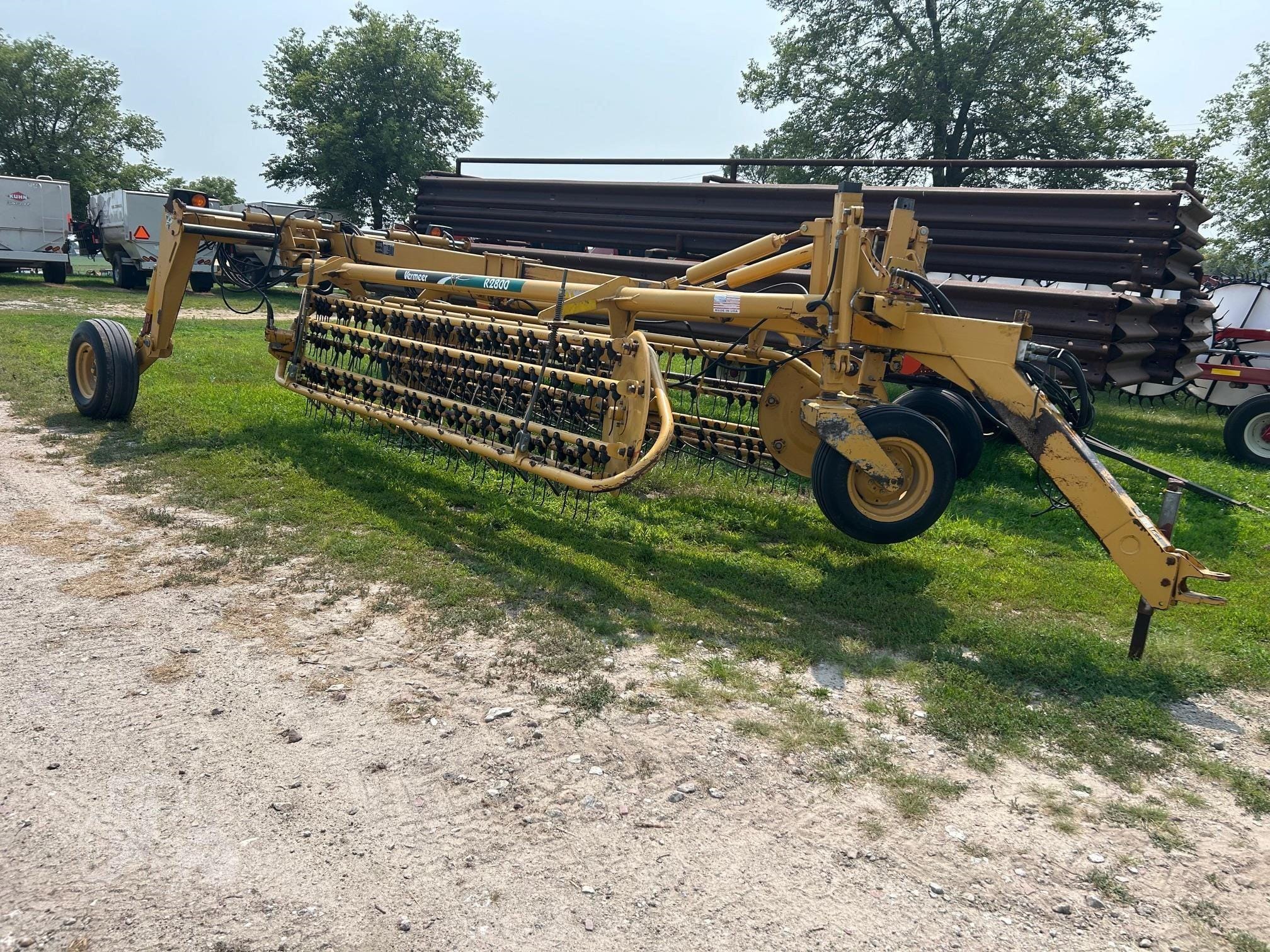 2005 Vermeer R2800 Equipment Image0