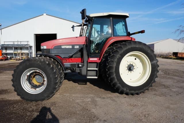 Image of Versatile 2210 equipment image 1