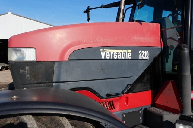 Image of Versatile 2210 equipment image 3