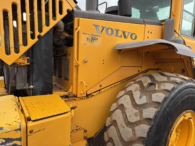 Image of Volvo L110E equipment image 4