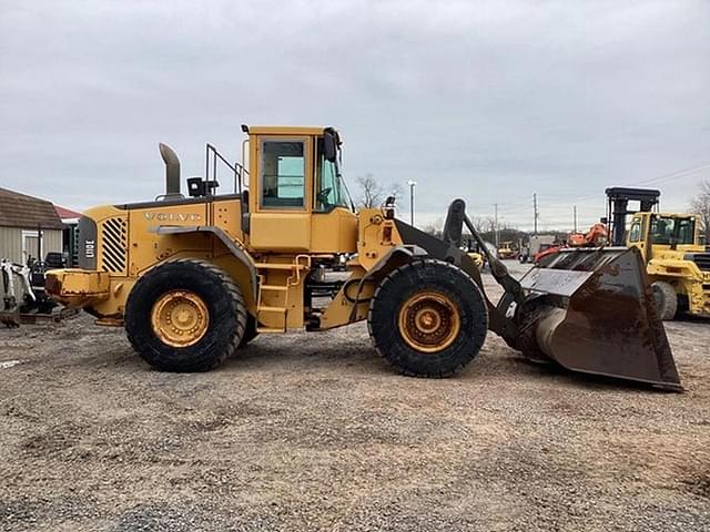 Image of Volvo L110E equipment image 4