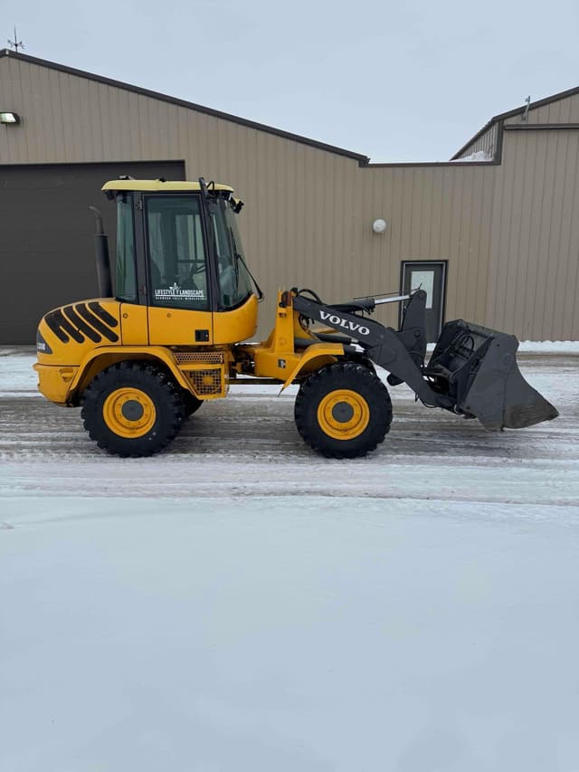 Image of Volvo L30B equipment image 4