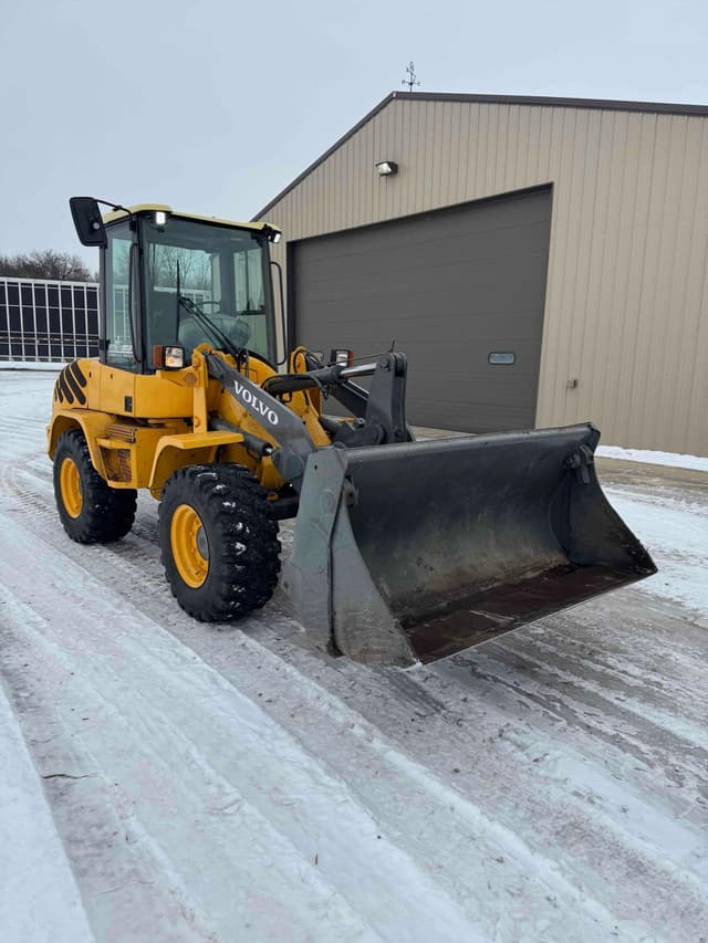 Image of Volvo L30B equipment image 3
