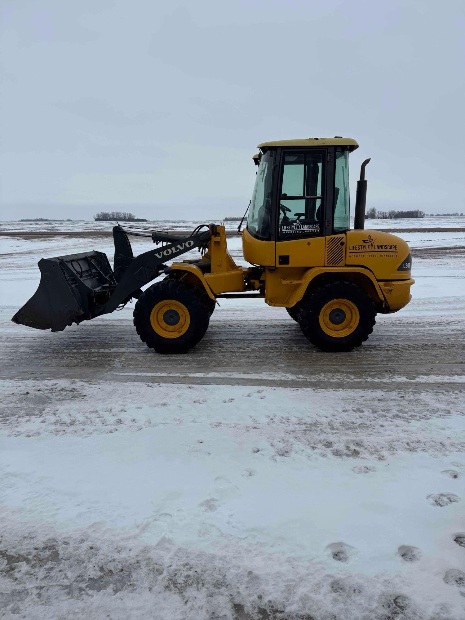 2005 Volvo L30B Equipment Image0