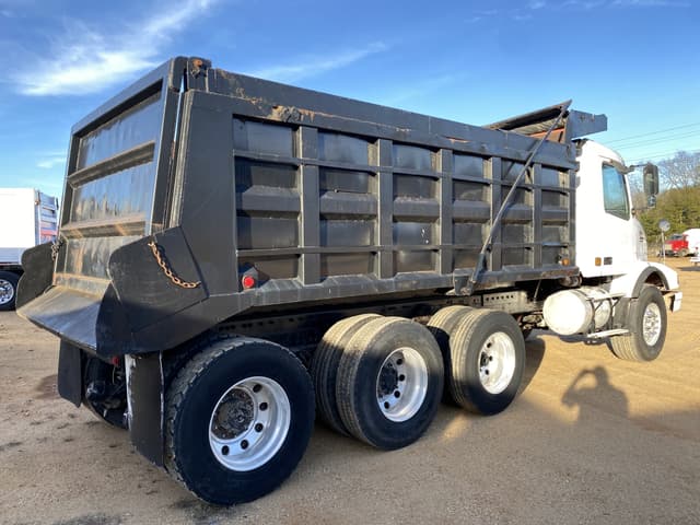 Image of Volvo VHD64B equipment image 2