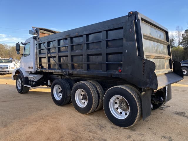 Image of Volvo VHD64B equipment image 1