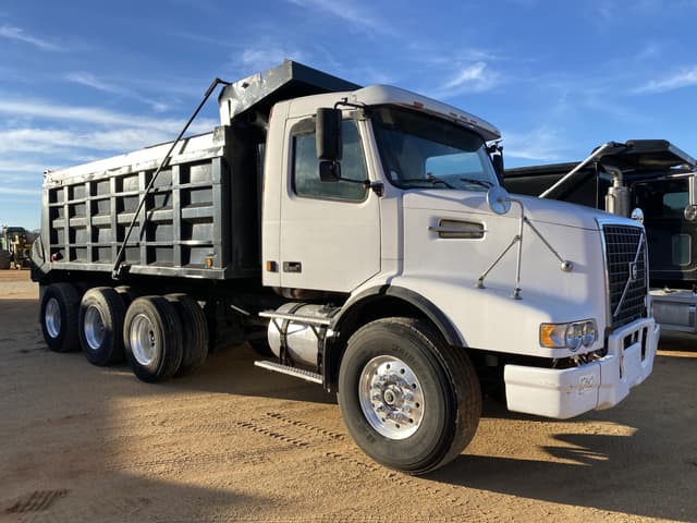 Image of Volvo VHD64B equipment image 3