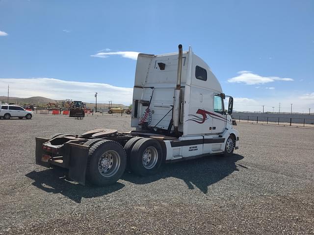 Image of Volvo VNL equipment image 4