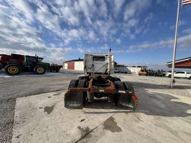 Image of Volvo VNL equipment image 4