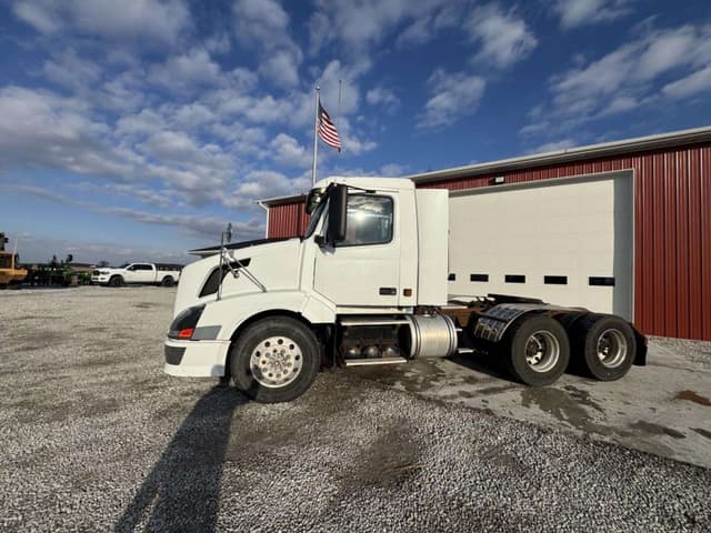 Image of Volvo VNL equipment image 2