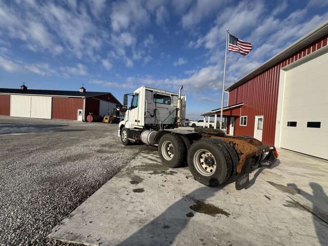 Image of Volvo VNL equipment image 3