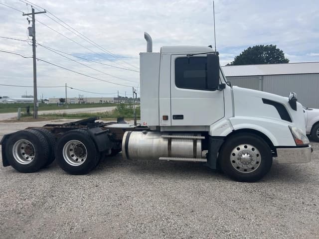 Image of Volvo VNL equipment image 1