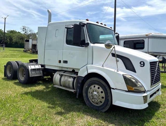 Image of Volvo VNL equipment image 2