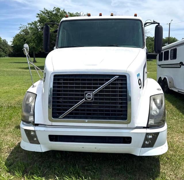 Image of Volvo VNL equipment image 1