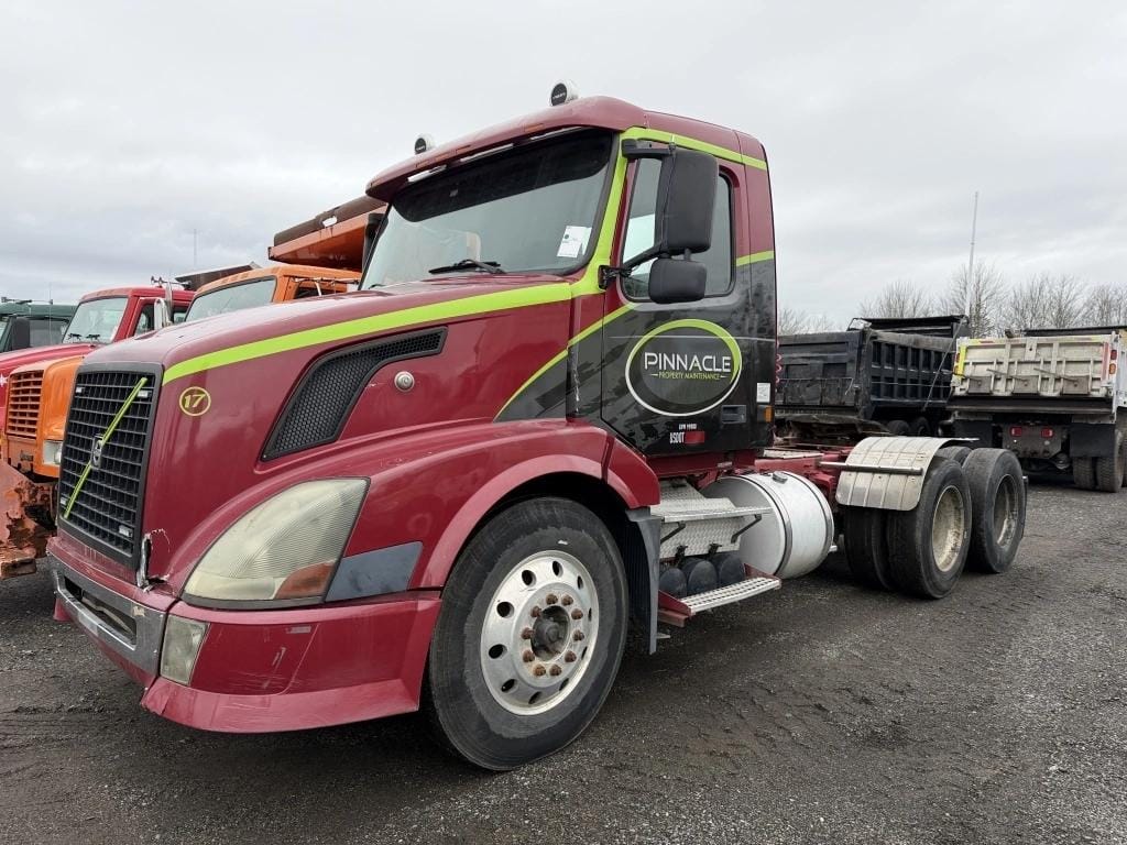 2005 Volvo VNL Equipment Image0