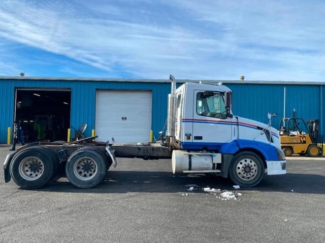 Image of Volvo VNL equipment image 3