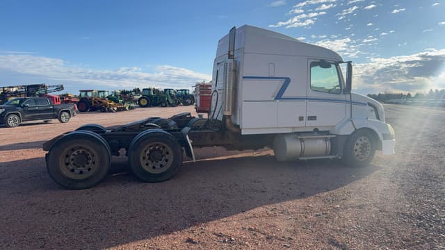 Image of Volvo VNL630 equipment image 3