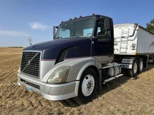 2005 Volvo VNL64T300 Image