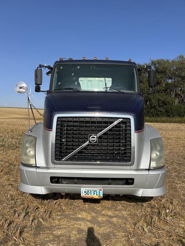 Image of Volvo VNL64T300 equipment image 1