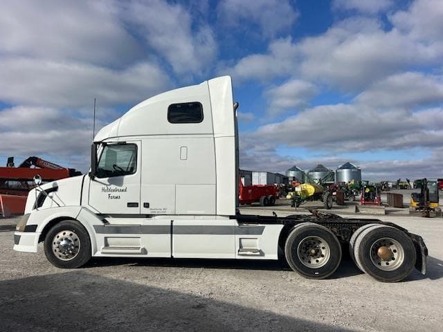 Image of Volvo VNL64T430 equipment image 2