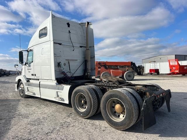 Image of Volvo VNL64T430 equipment image 3
