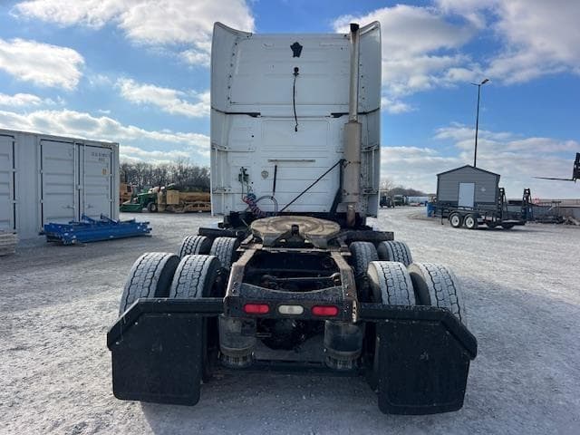 Image of Volvo VNL64T430 equipment image 4