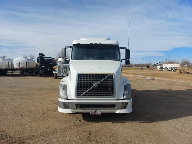 Image of Volvo VNL64T630 equipment image 2