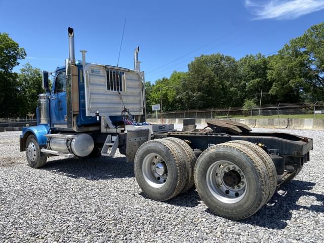 Image of Western Star 4900 equipment image 1