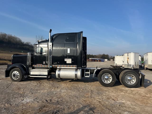 Image of Western Star 4900 equipment image 1