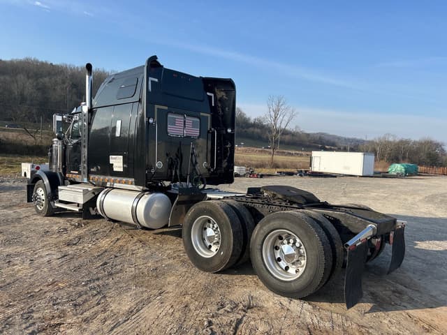 Image of Western Star 4900 equipment image 2