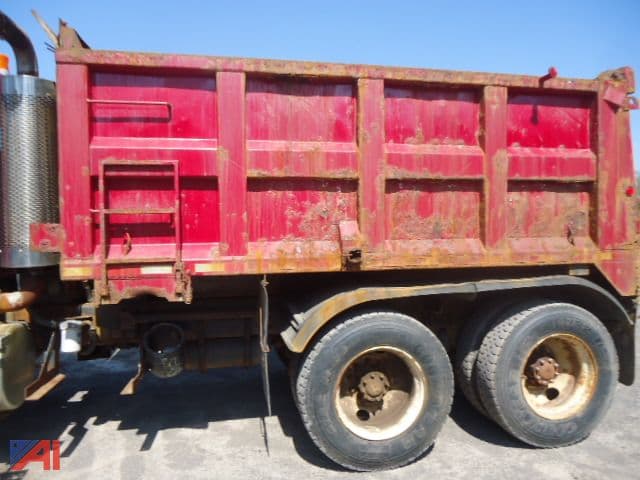 Image of Western Star 4900 equipment image 2