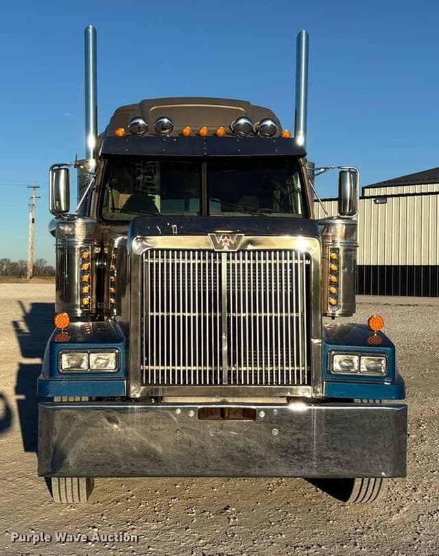 Image of Western Star 4900 equipment image 1