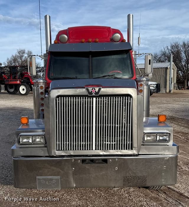 Image of Western Star 4900 equipment image 1