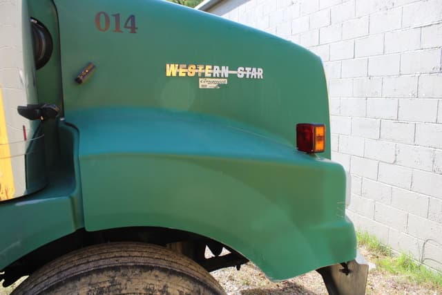 Image of Western Star 4900 equipment image 4
