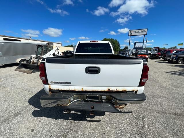 Image of Chevrolet 2500HD equipment image 3