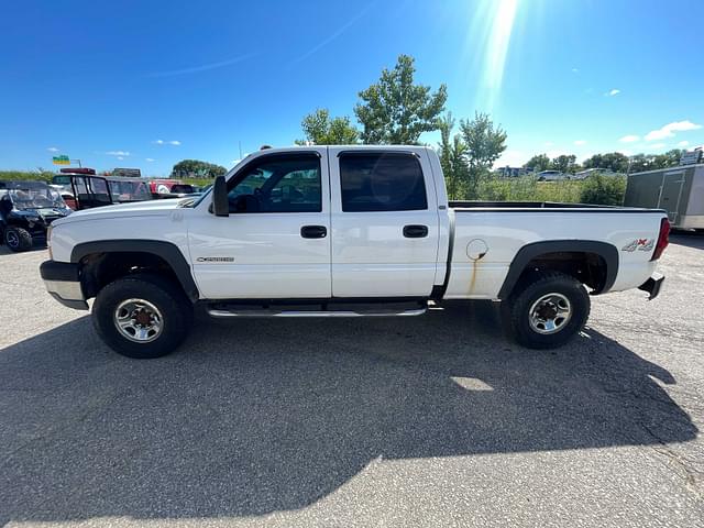 Image of Chevrolet 2500HD equipment image 1
