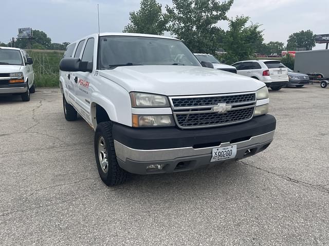 Image of Chevrolet 2500HD equipment image 2