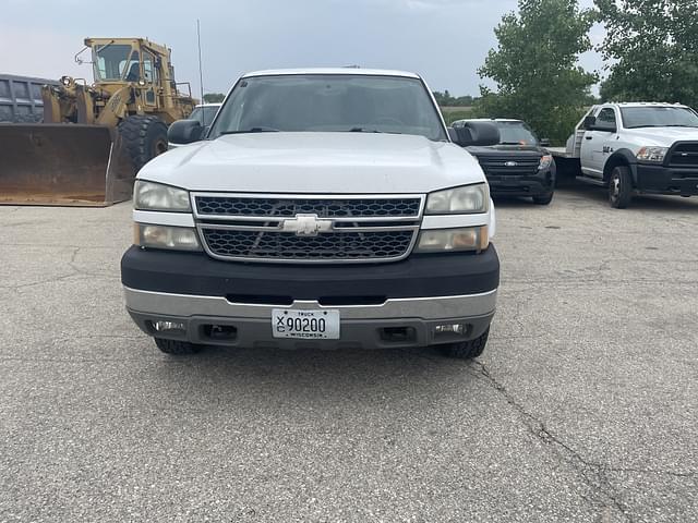 Image of Chevrolet 2500HD equipment image 1
