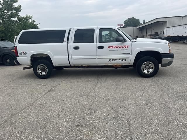 Image of Chevrolet 2500HD equipment image 3
