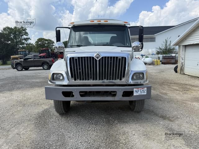 Image of International 7400 equipment image 3