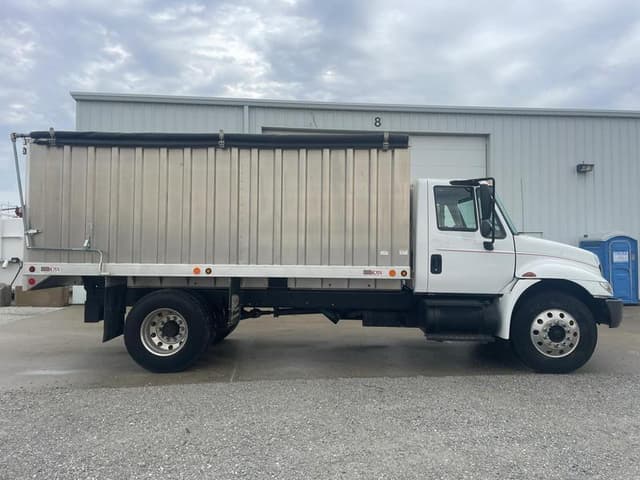 Image of International 4300 equipment image 3